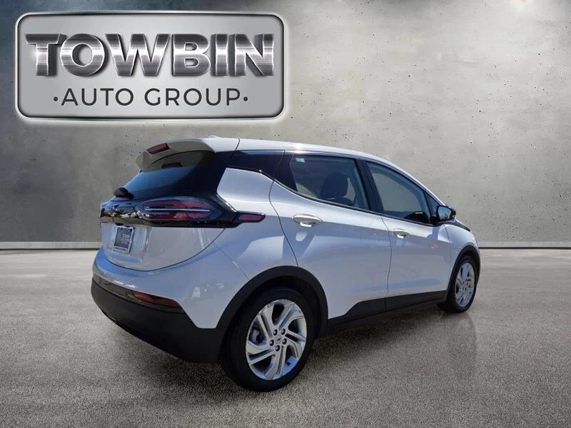Used 2023 Summit White CHEVROLET 5DR WGN 1LT image 4