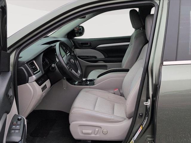 Certified Used 2019 ALUMINA JADE METAL Toyota  image 3