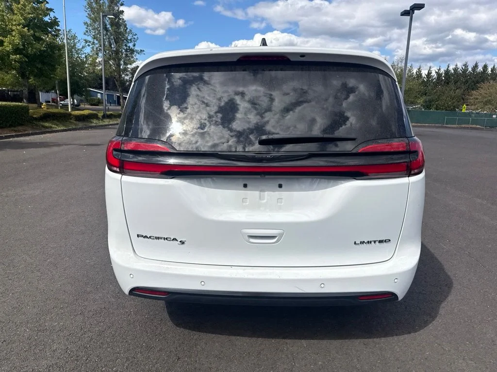 Used 2025 Bright White Clearcoat Chrysler Limited image 6