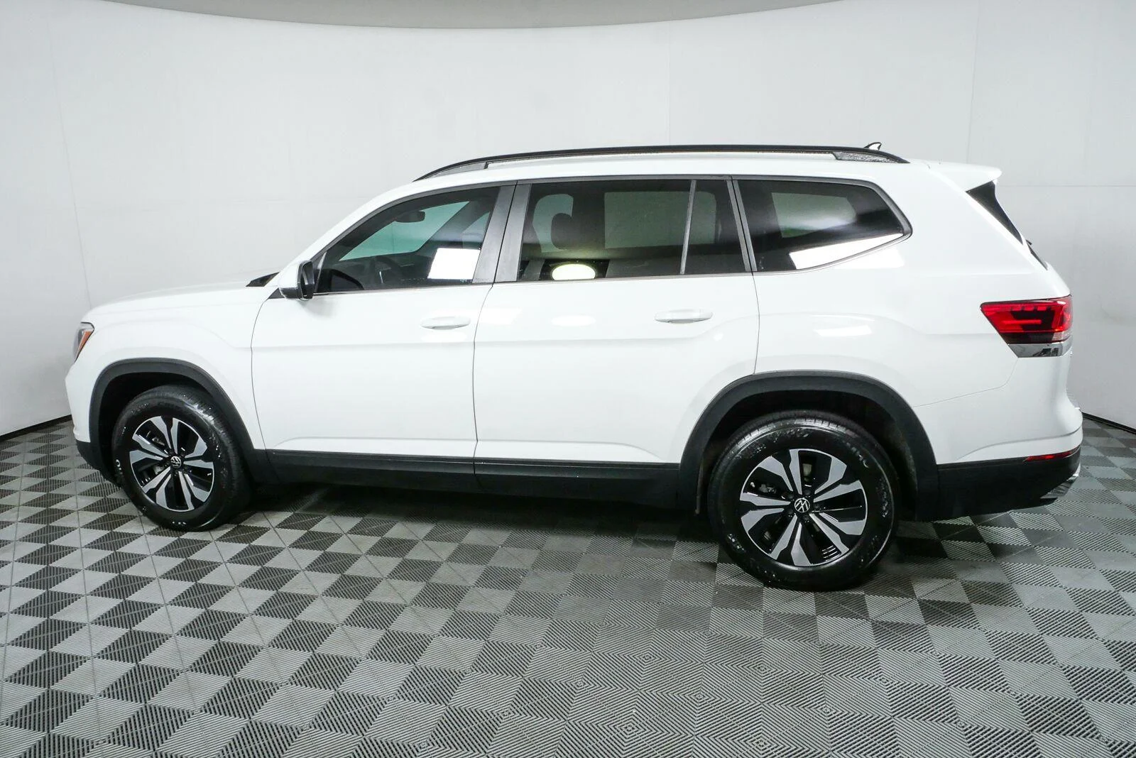 Certified Used 2024 Pure White Volkswagen 2.0T SE image 29