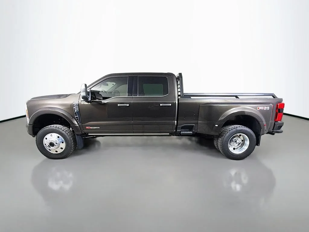 Used 2025  Ford XL image 9
