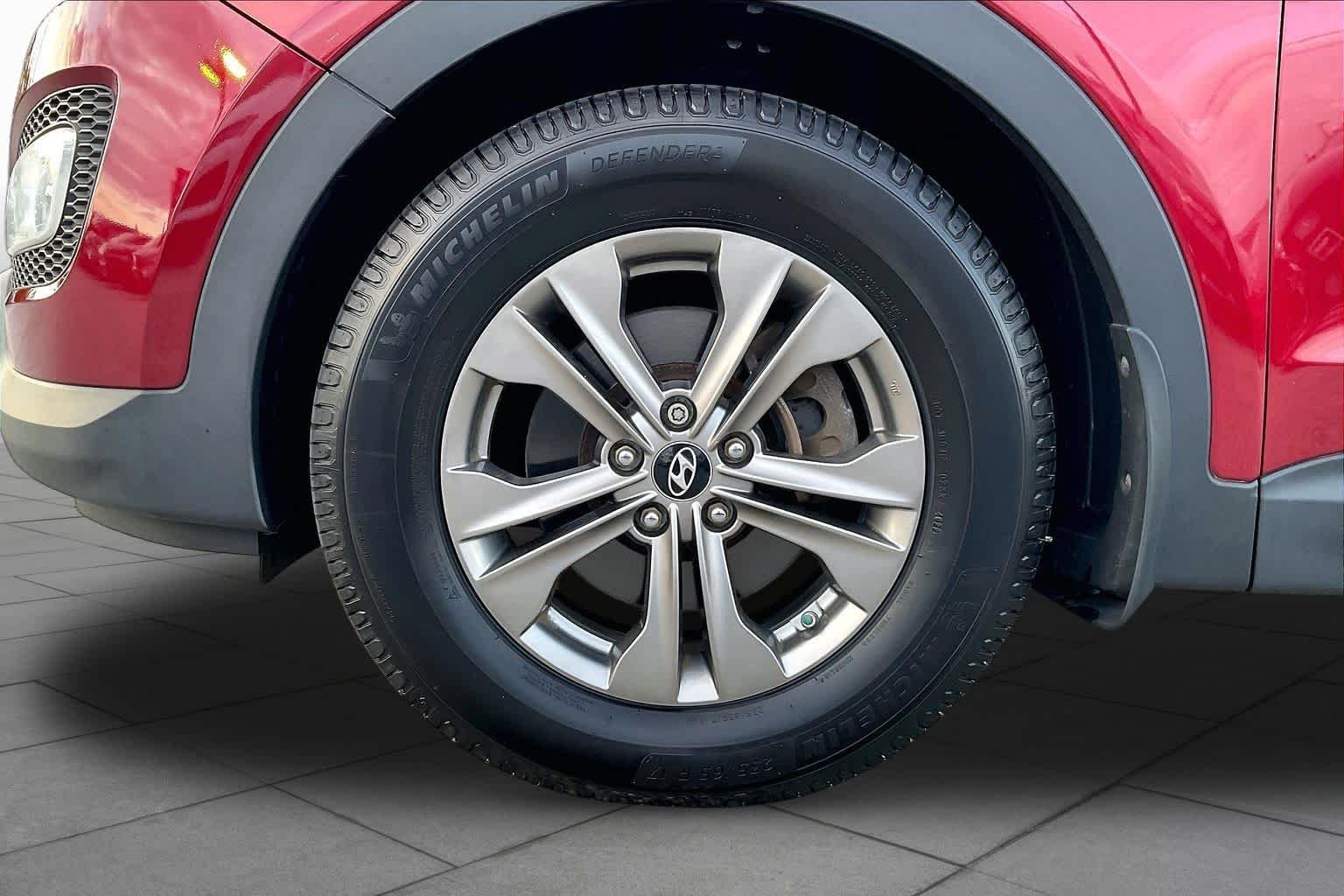 Used 2013 Serrano Red Hyundai Sport image 11