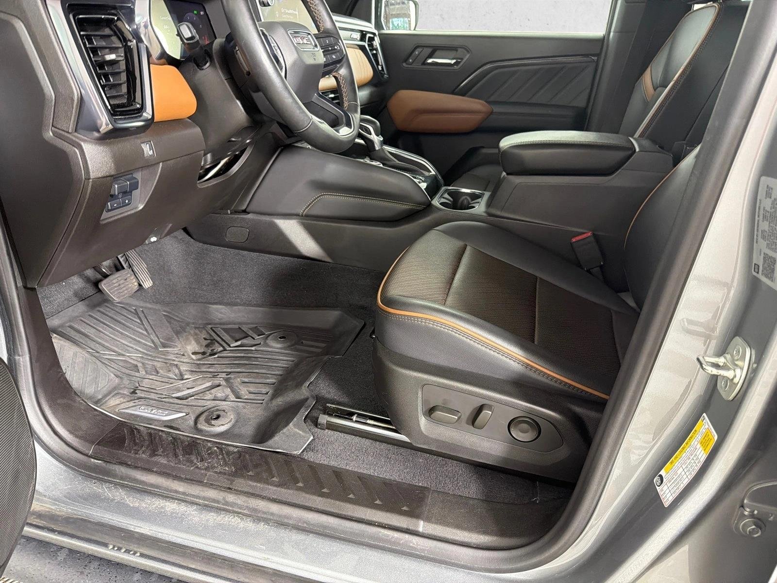 Used 2024 Sterling Metallic GMC 4WD AT4 image 9