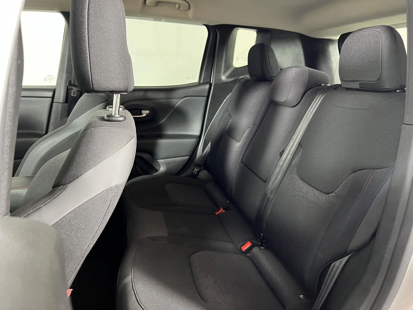 Used 2021 Glacier Metallic Clearcoat Jeep Trailhawk image 12