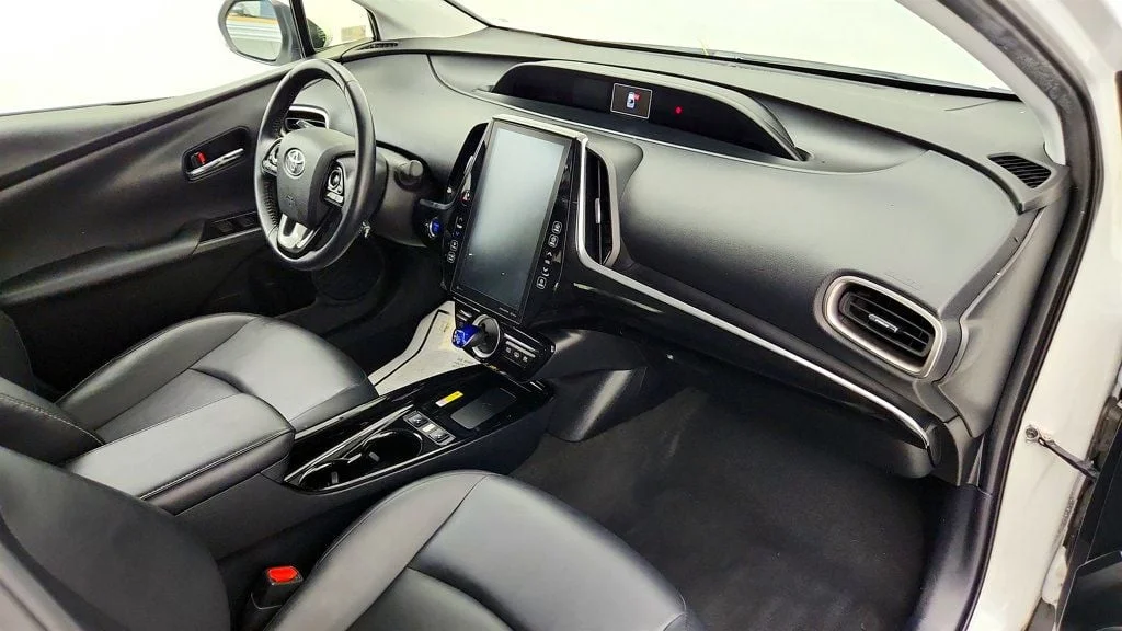 Used 2021 Wind Chill Pearl Toyota XLE image 22