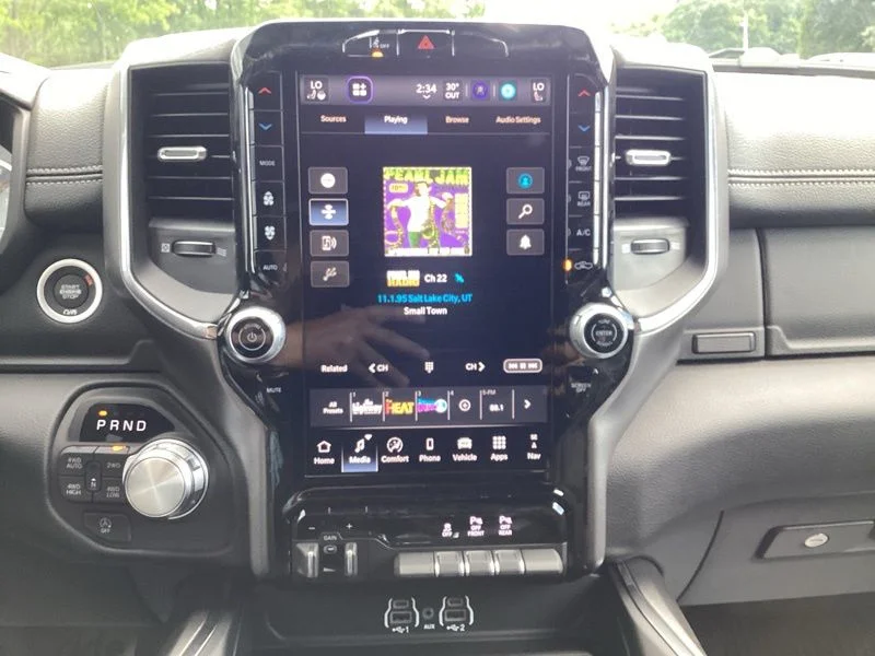 New 2026 Diamond Black Crystal Pearl-Coat Exterior Paint RAM Laramie image 37