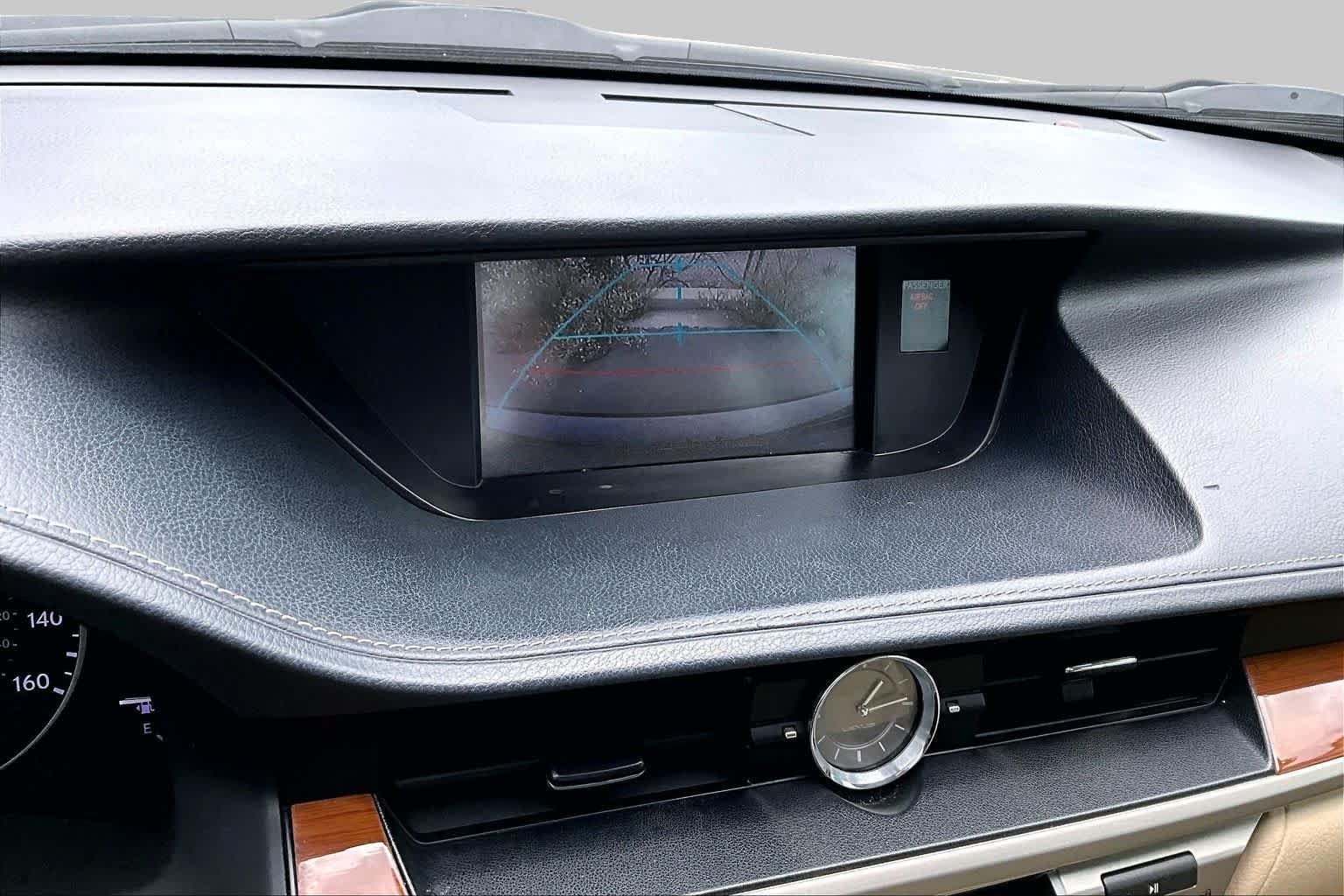 Used 2014 Nebula Gray Pearl Lexus Hybrid image 26