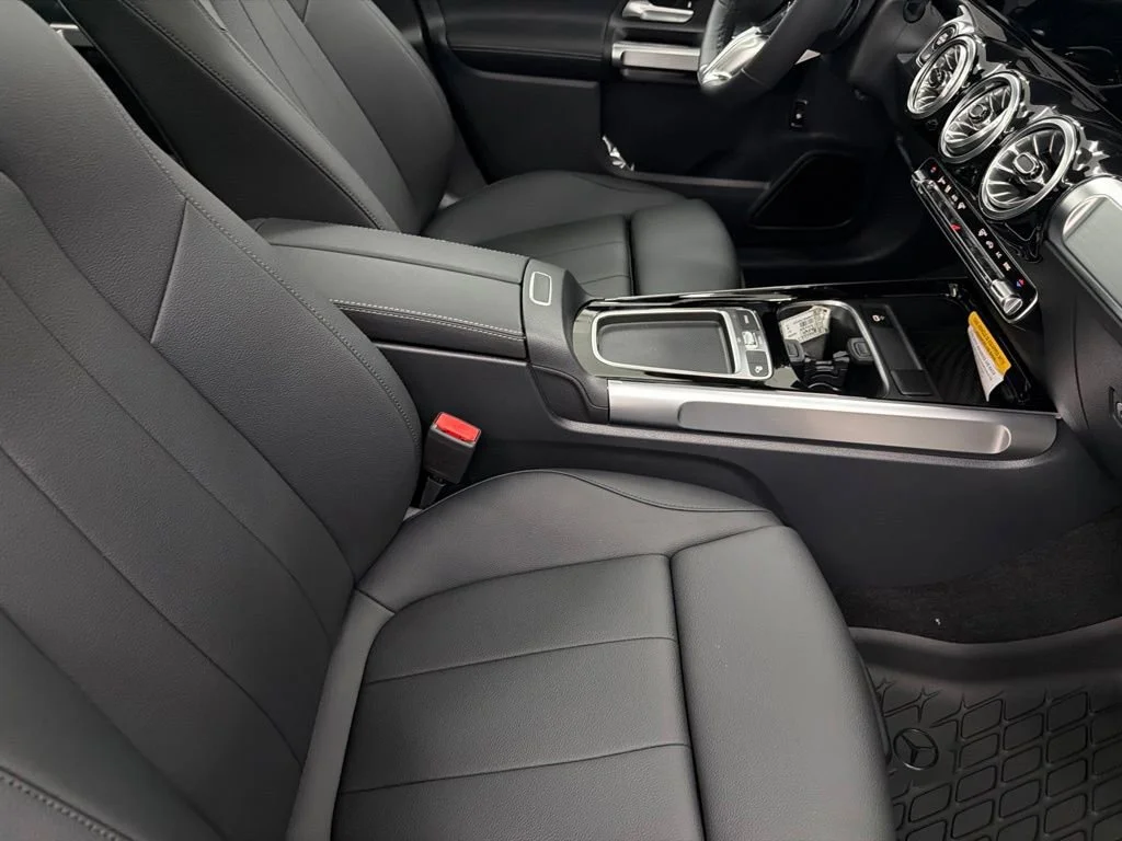 New 2026 White Mercedes-Benz GLB 250 image 29