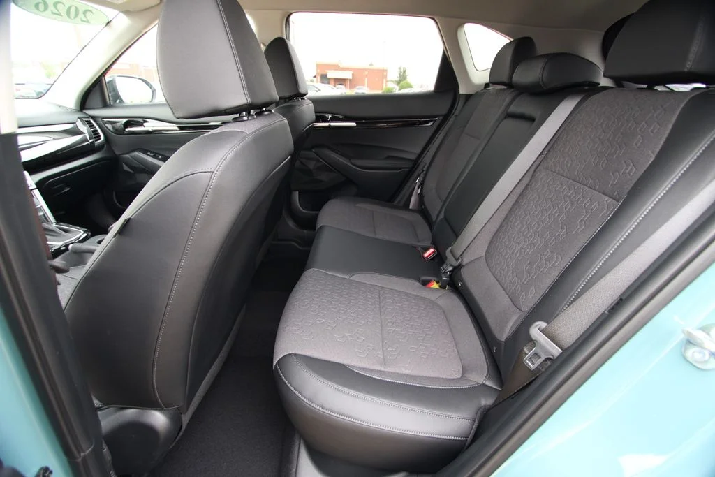 New 2026 Pluton Blue / Black Roof Kia S image 7