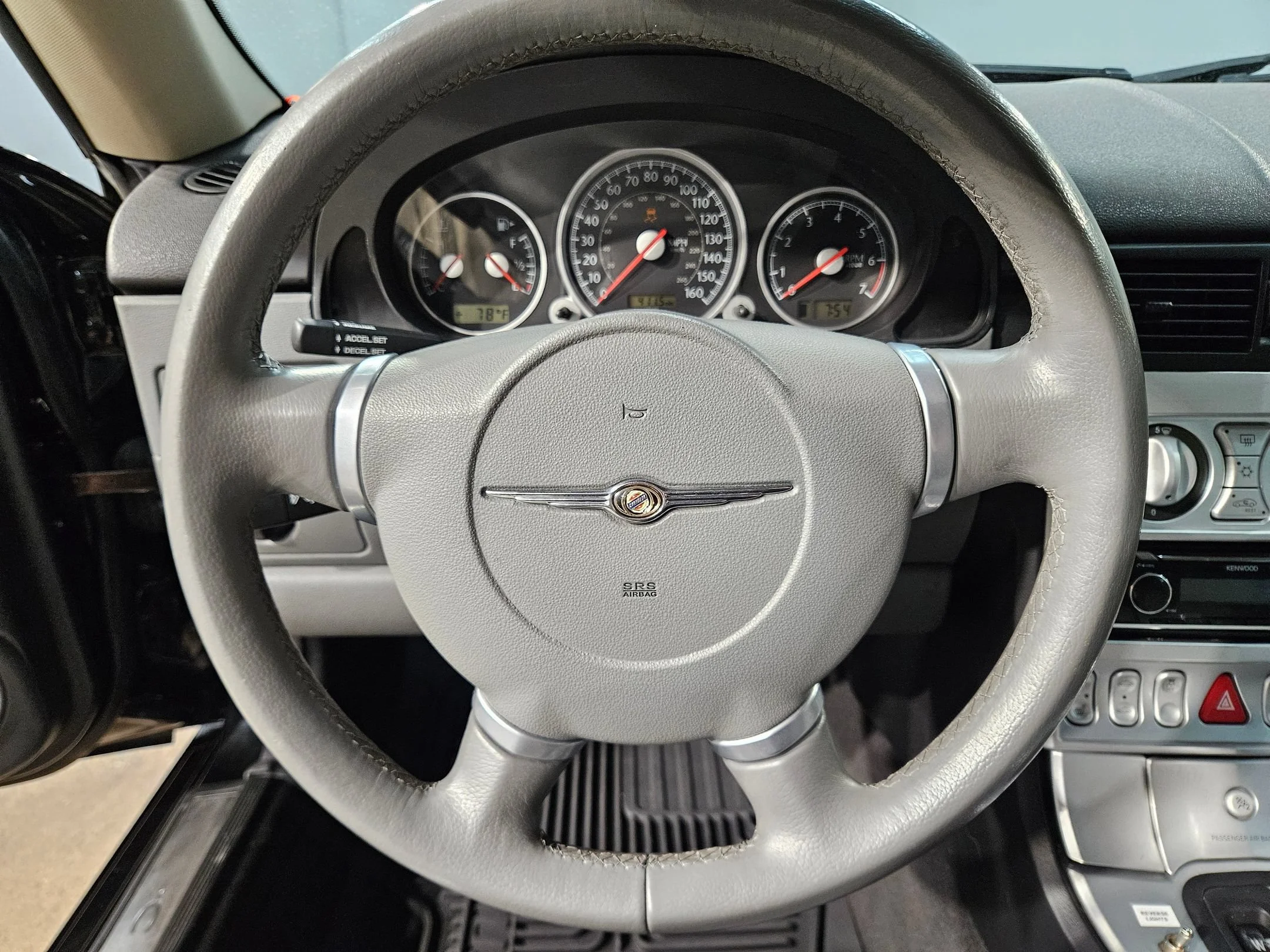 Used 2004 Black Chrysler  image 17