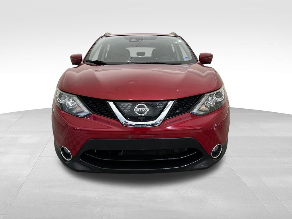 Used 2018 Red Nissan SL image 9