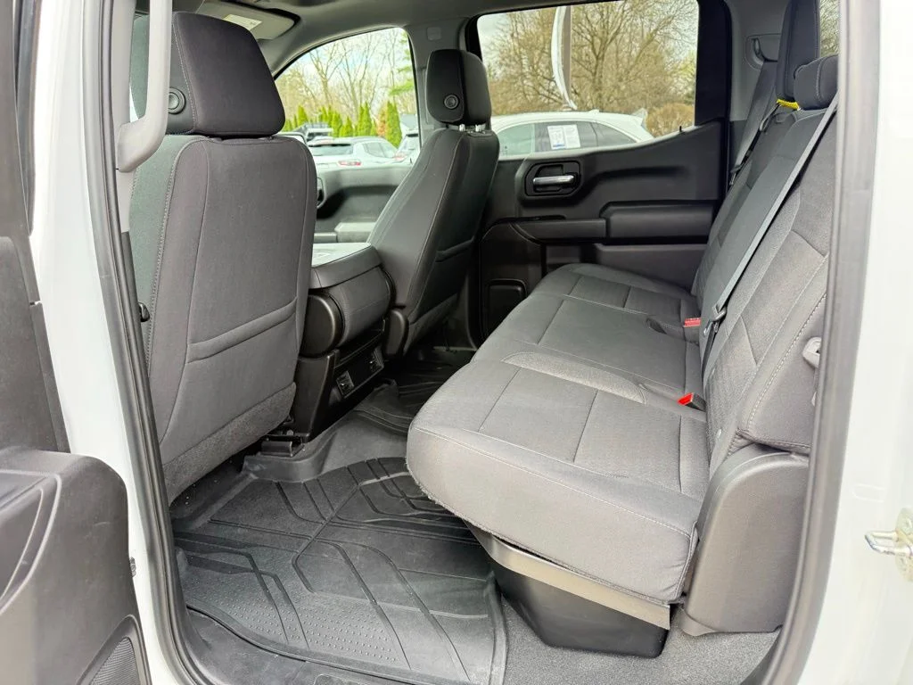 Used 2022  Chevrolet Custom image 26