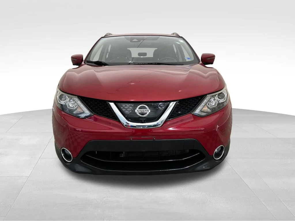 Used 2018 Red Nissan SL image 9