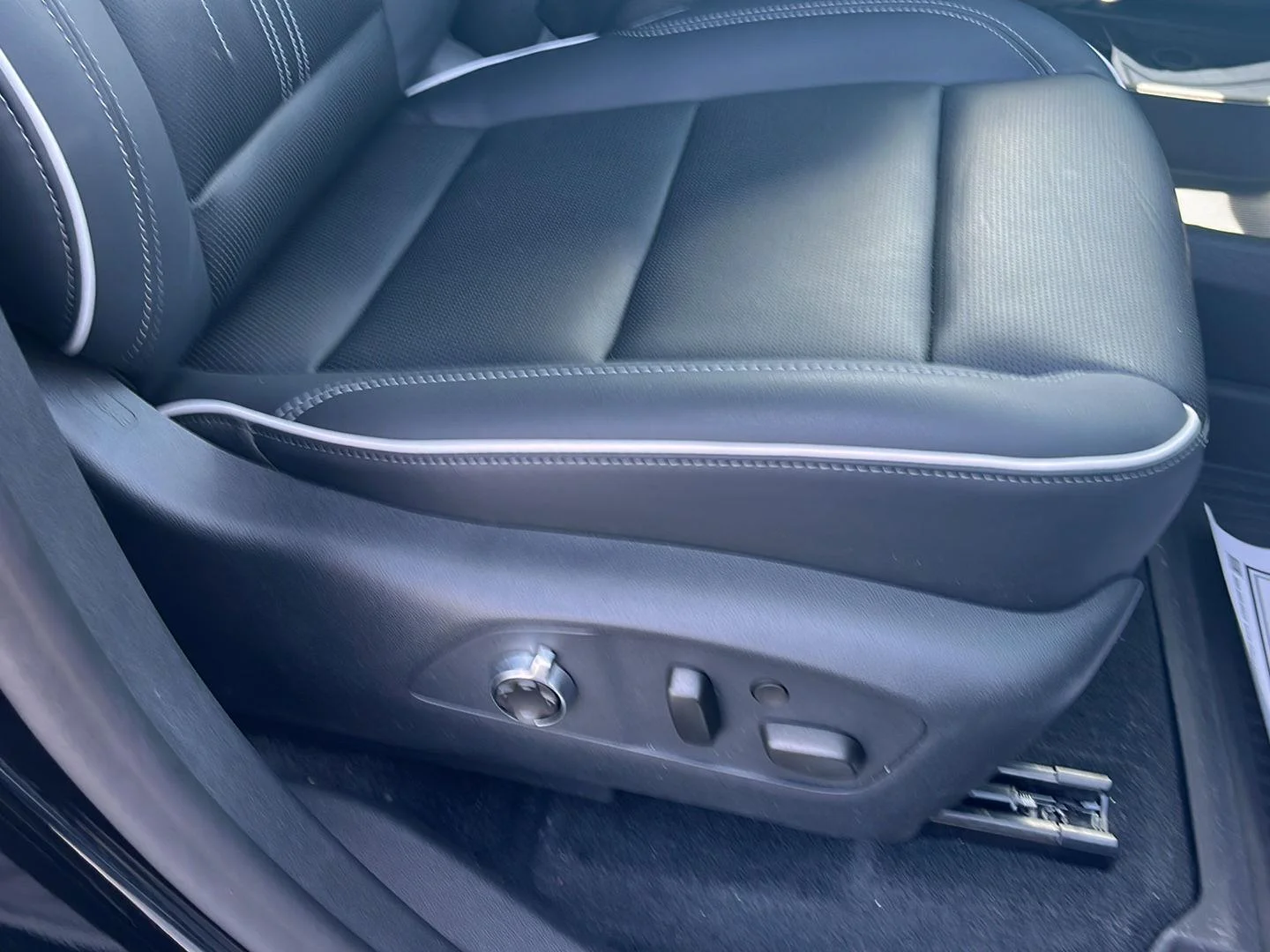 Used 2025 Ebony Twilight Metallic Buick Avenir image 37