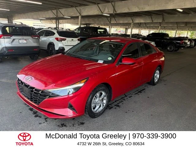 Used 2021 Red Hyundai SE image 1