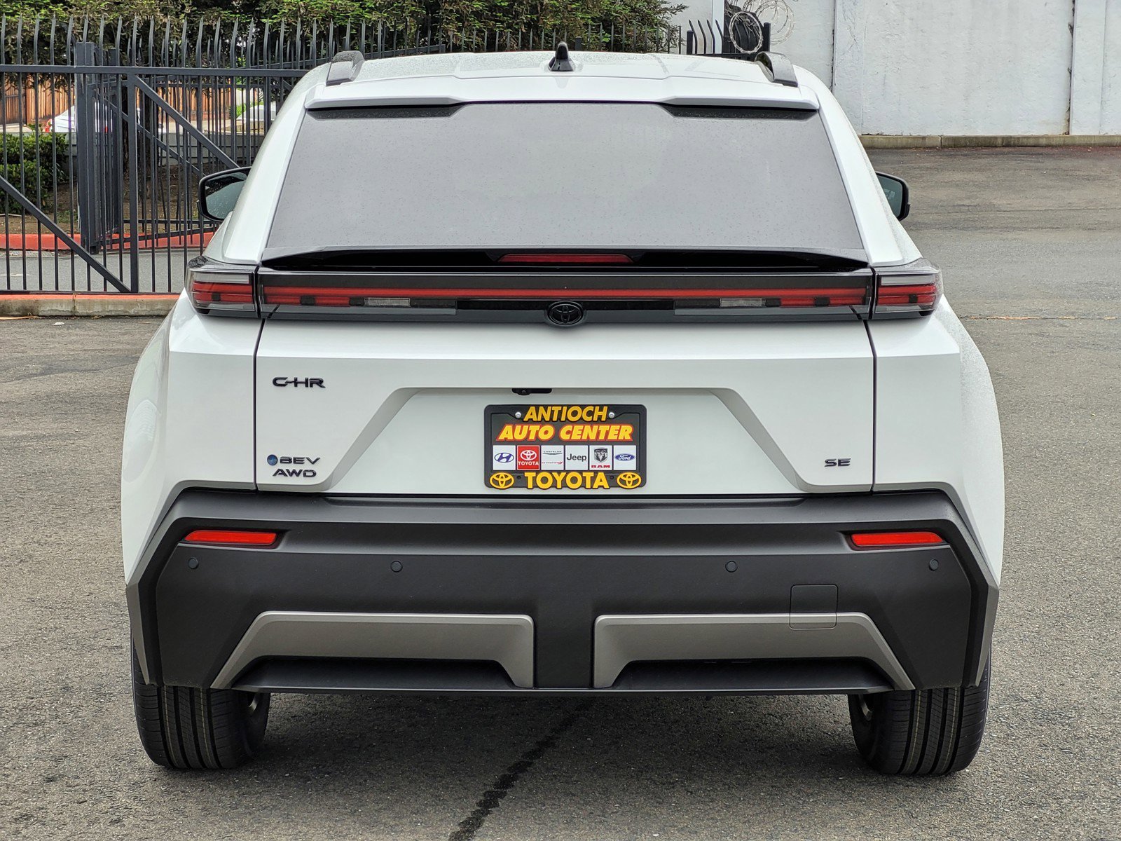 New 2026 Wind Chill Pearl <sup>1</sup> Toyota  SE image 4