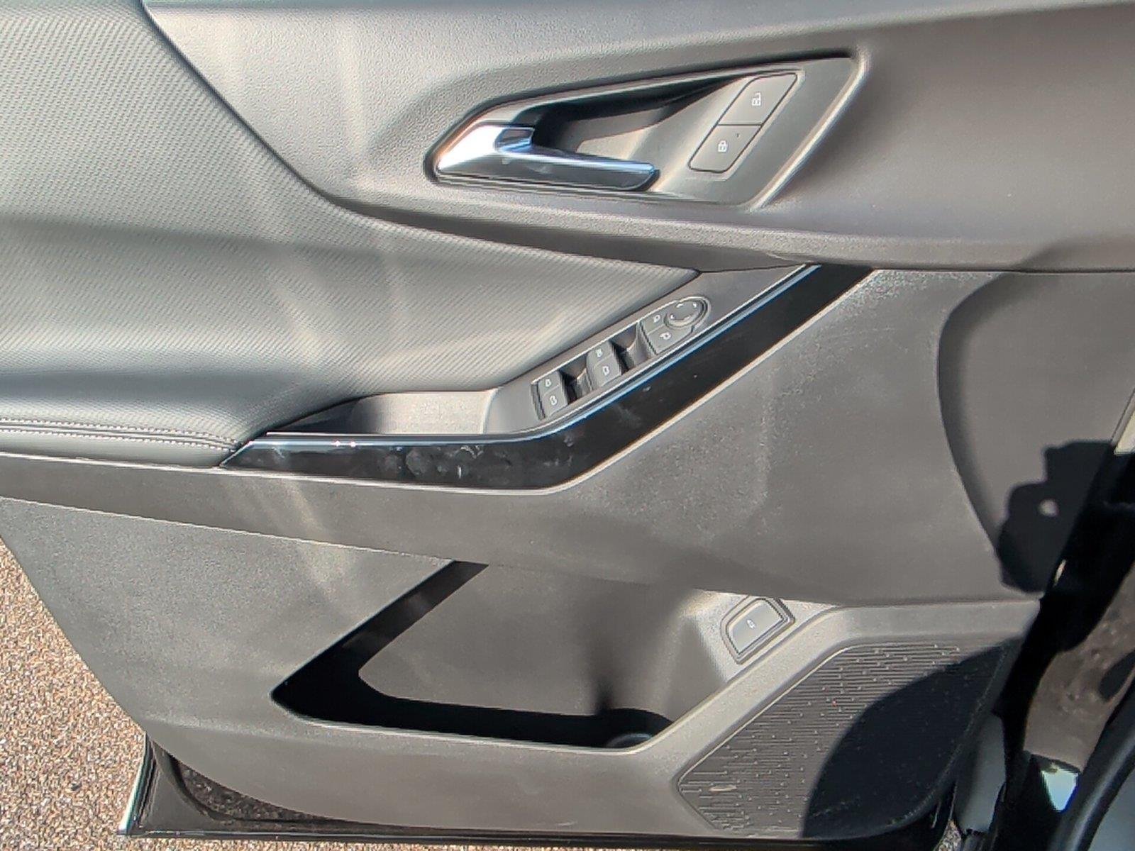 2027 Chevrolet Equinox LT - Photo 14