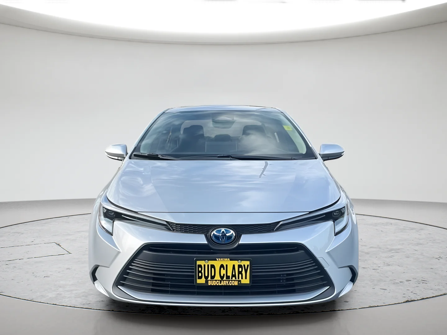 New 2025 Silver Toyota LE image 2