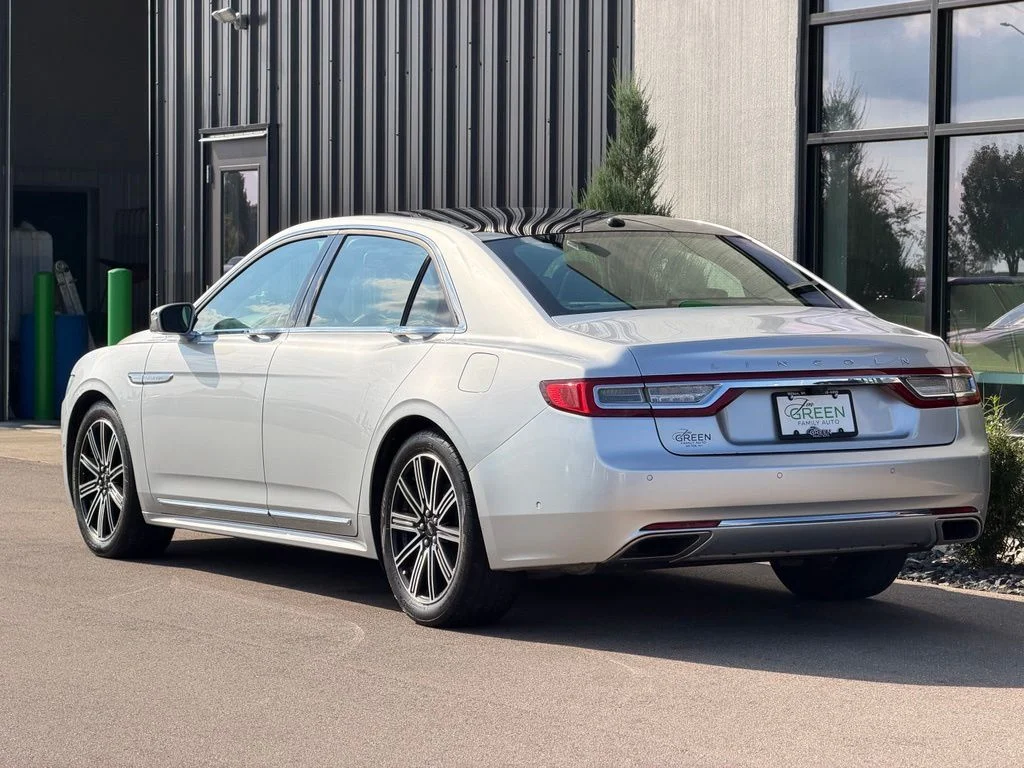 Used 2017 Silver Lincoln Reserve image 3