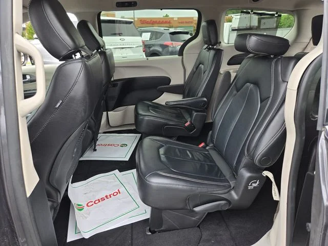 Used 2022 Gray Chrysler Touring L image 12