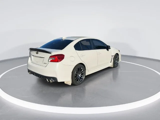 Used 2018 White Subaru  image 7