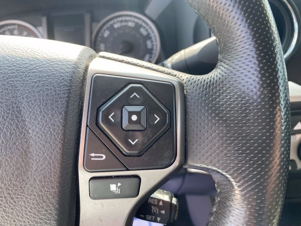 Used 2016 White Toyota SR5 image 25
