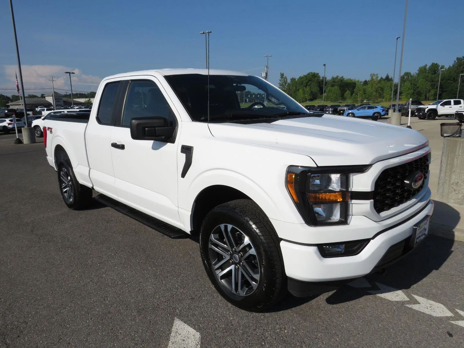 Used 2023  Ford XL image 2