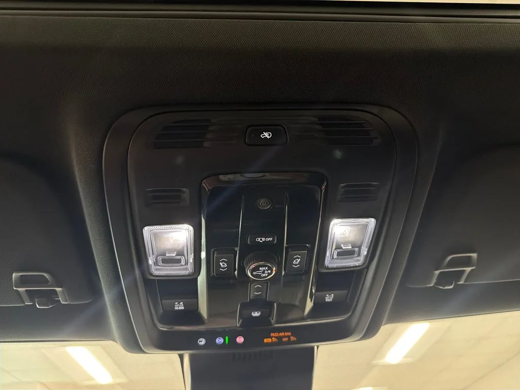 Used 2026 White GMC AT4 image 19