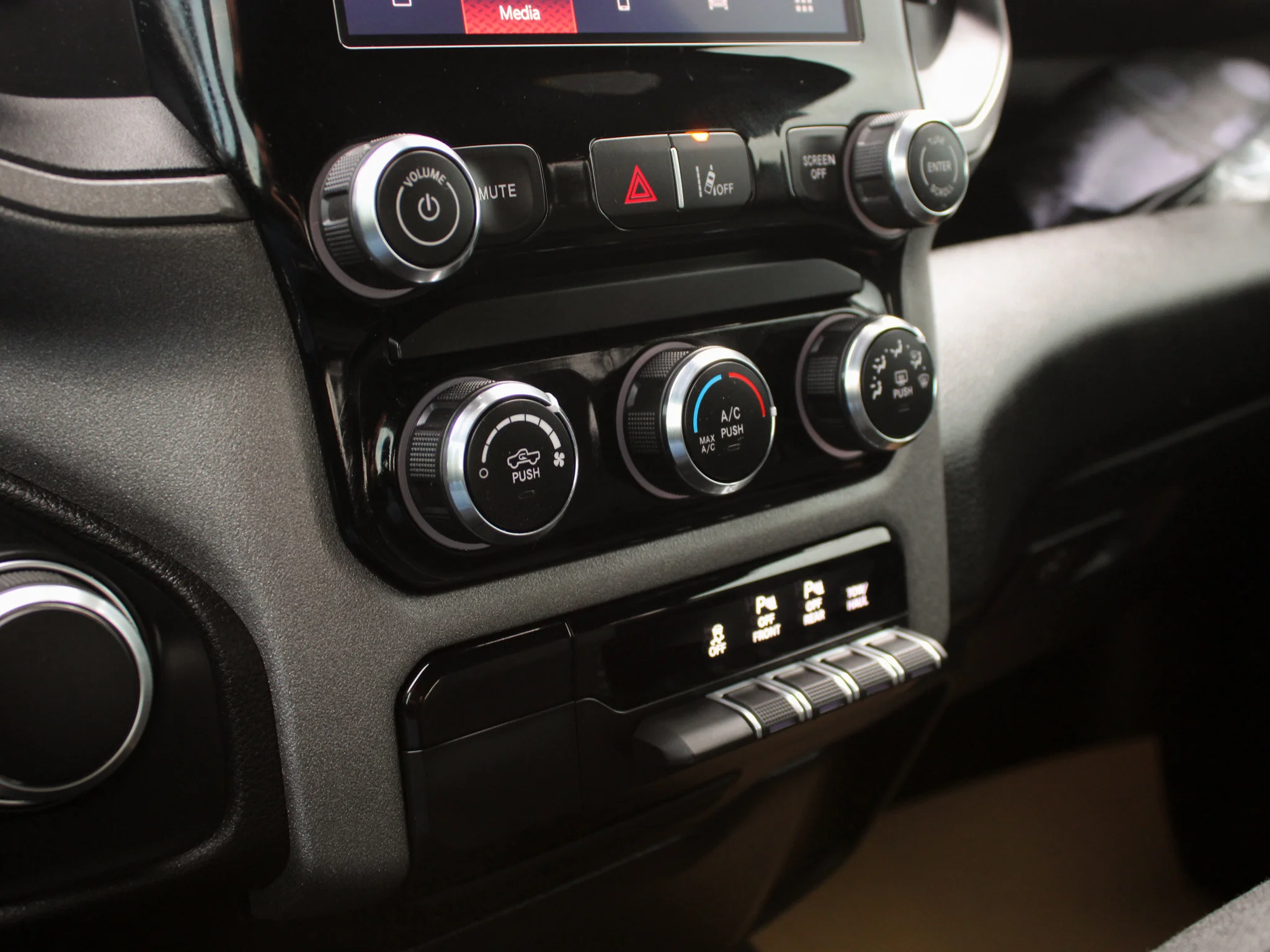 Certified Used 2025 White RAM Tradesman * No Accidents | Android Auto | Adaptive Cruise | Sport Appearance Package image 23