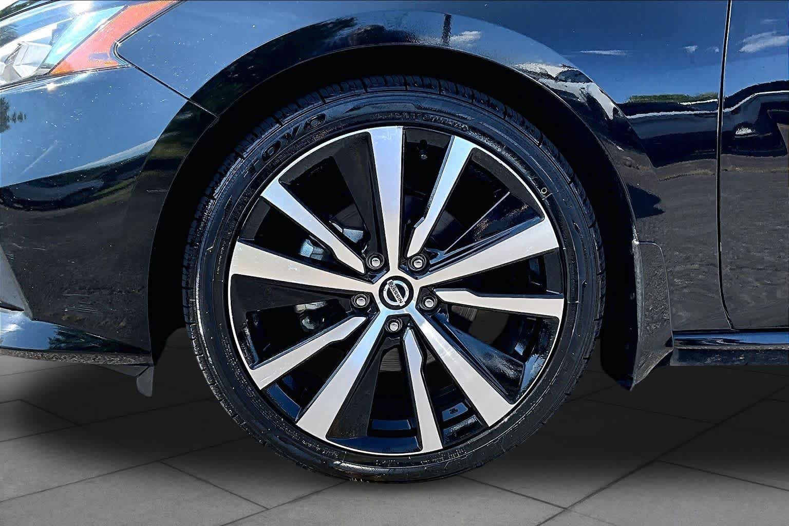 Used 2021 Black Nissan 2.5 SR image 11