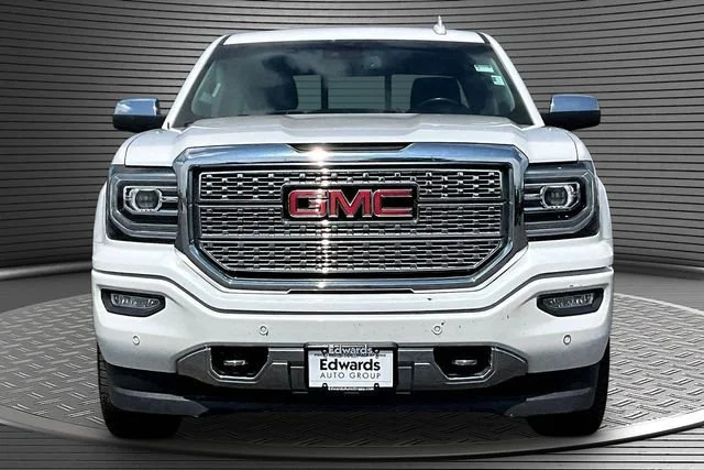 Used 2018 WHITE FROST TRICOAT GMC Denali image 2