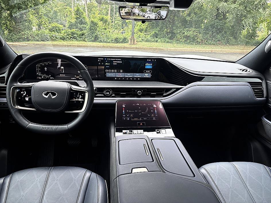 Used 2026 Radiant White INFINITI SPORT image 19
