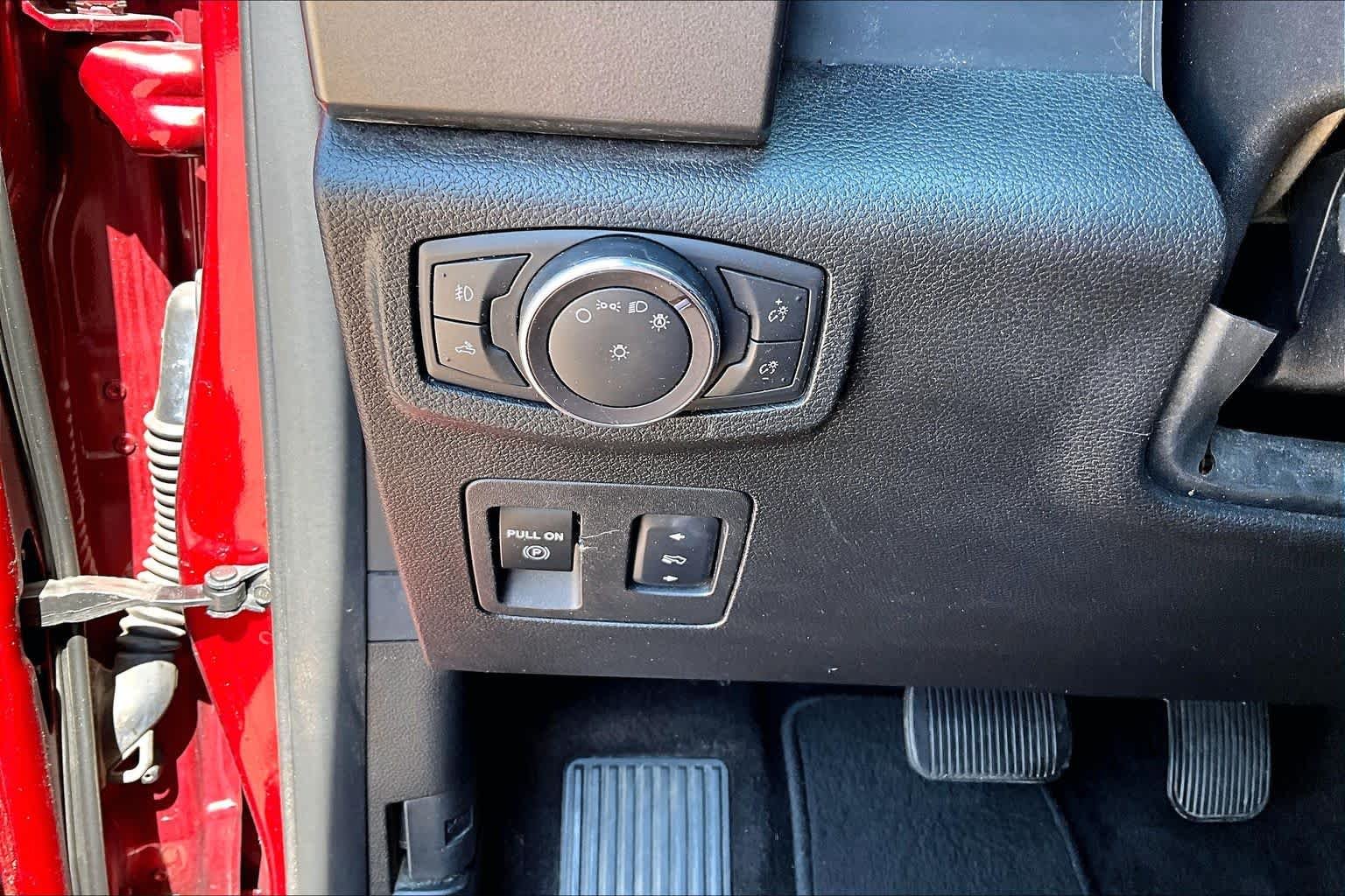 Used 2018 Ruby Red Metallic Tinted Clearcoat Ford XLT image 34