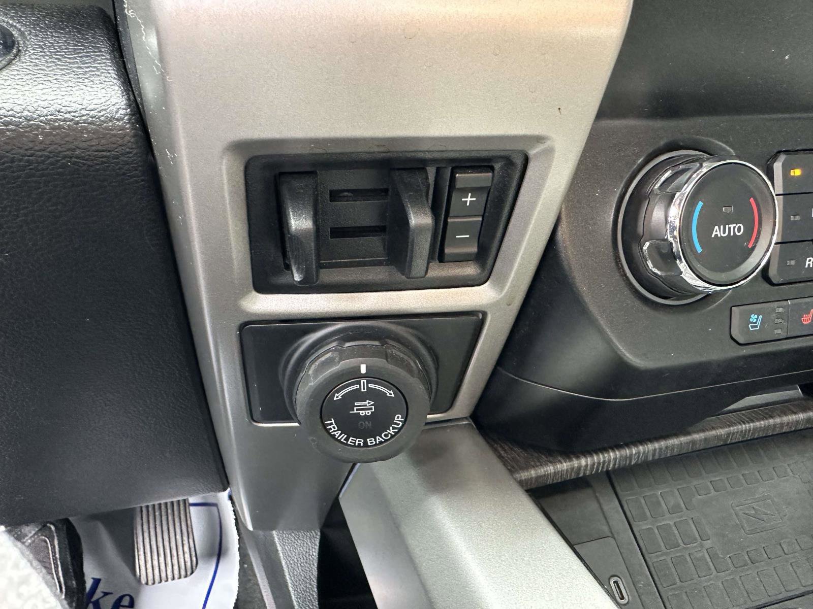 Used 2020 Black Ford LARIAT image 24
