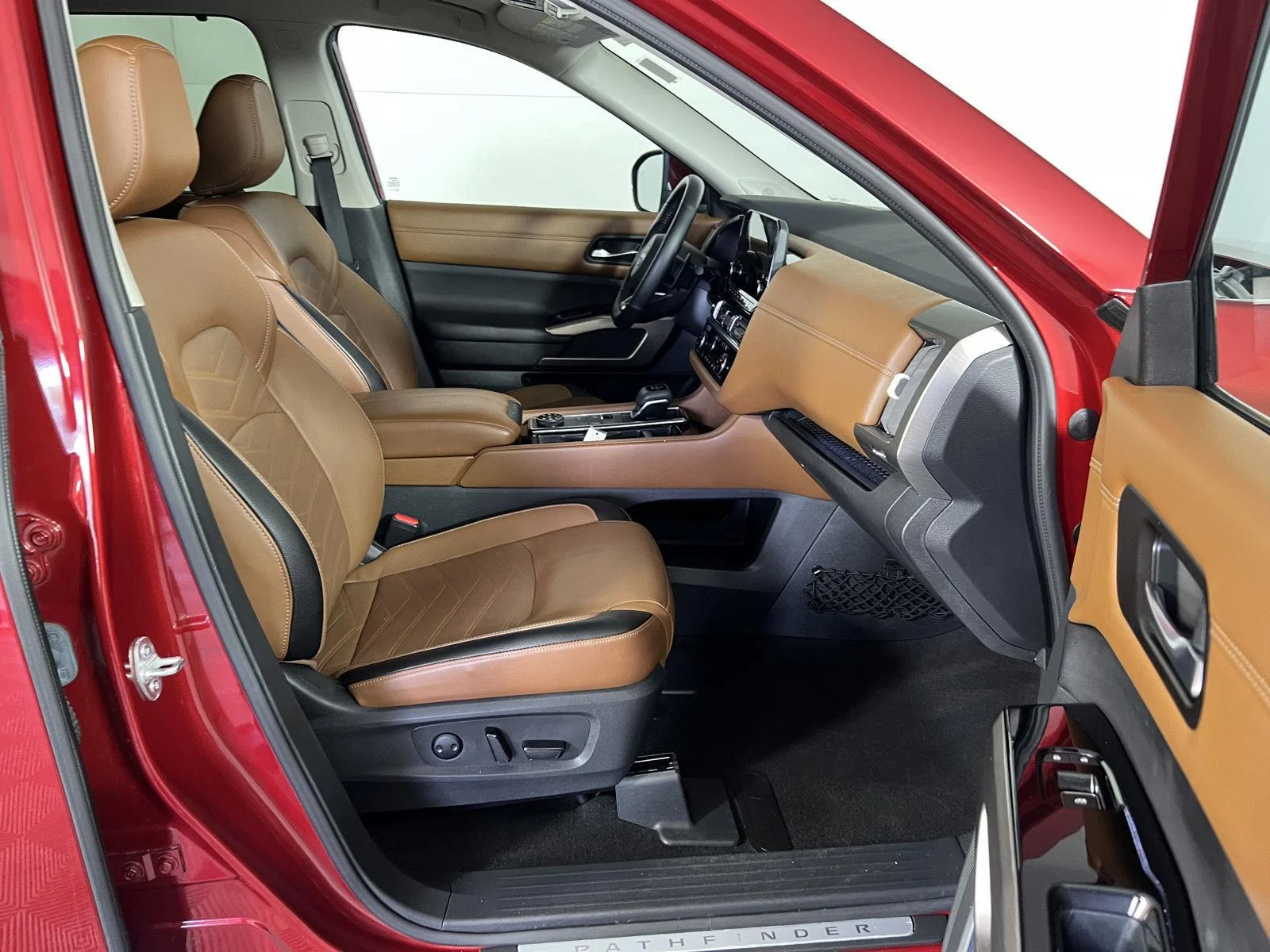 Used 2024 Scarlet Ember Nissan Platinum image 26