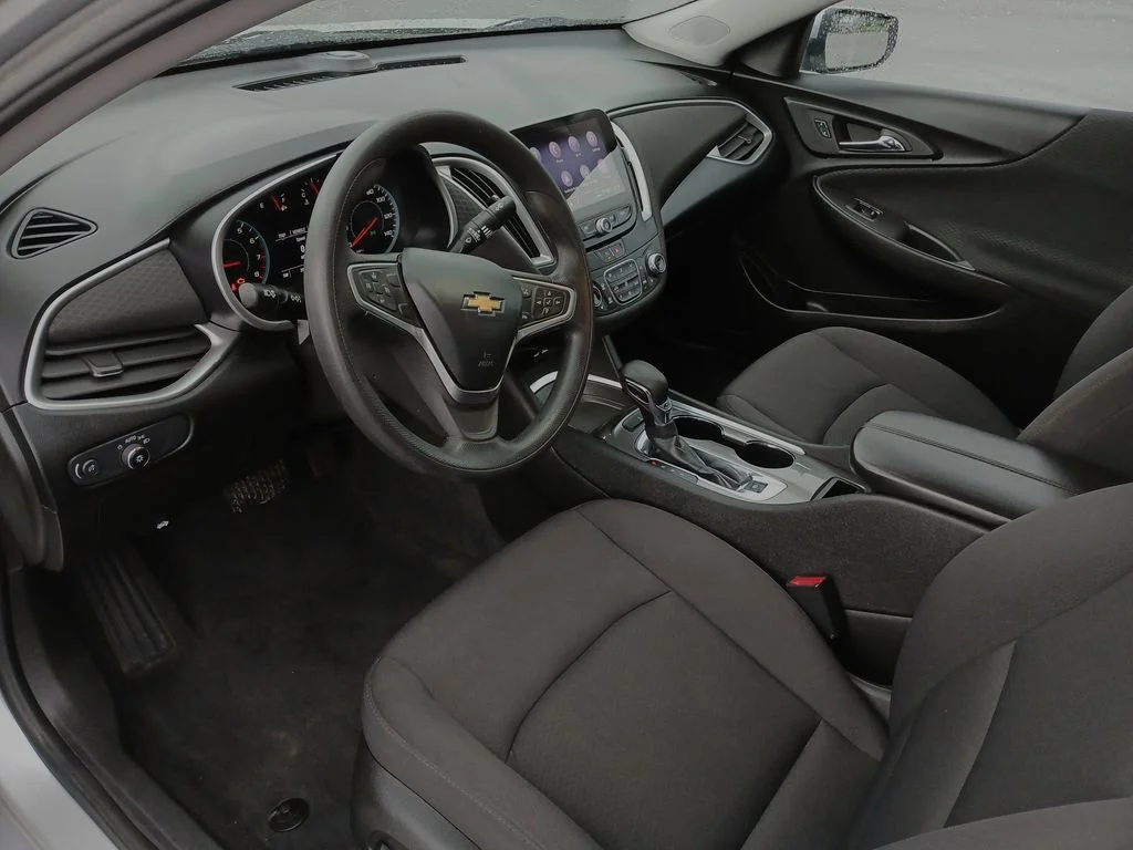 Used 2022 Silver Chevrolet LT image 10
