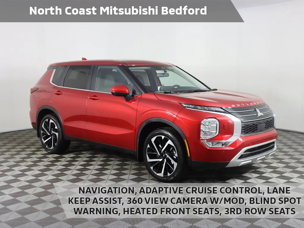 Used 2024 Red Mitsubishi SE image 1