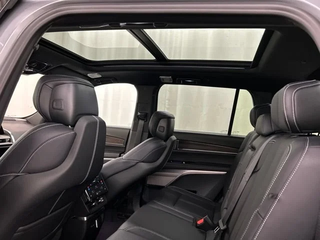 2027 Cadillac VISTIQ Luxury - Photo 23
