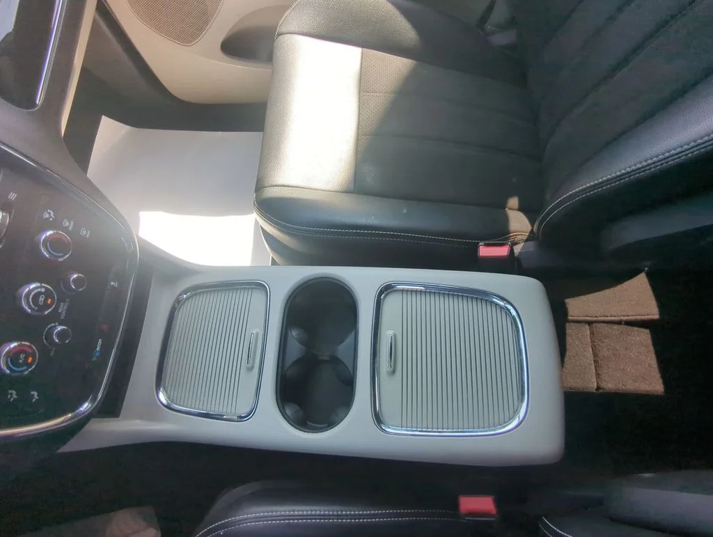 Used 2019 Gray Dodge SXT image 21