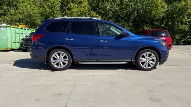 Used 2018 Nissan Pathfinder SL with VIN 5N1DR2MM7JC613275 for sale in Champaign, IL