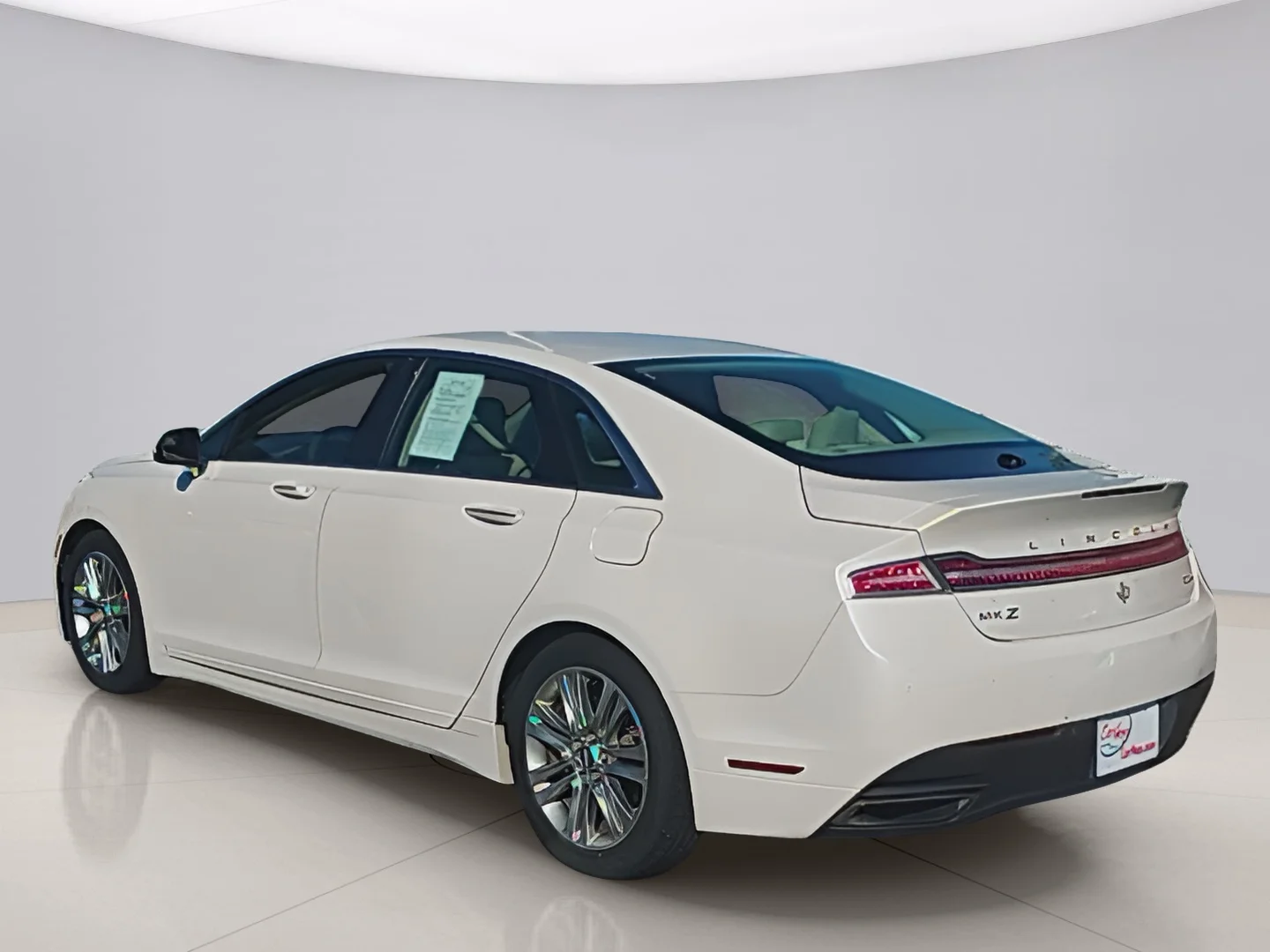 Used 2013 White Lincoln FWD image 3