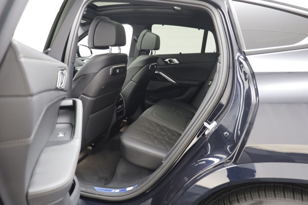 New 2027 Carbon Black Metallic BMW xDrive40i image 14