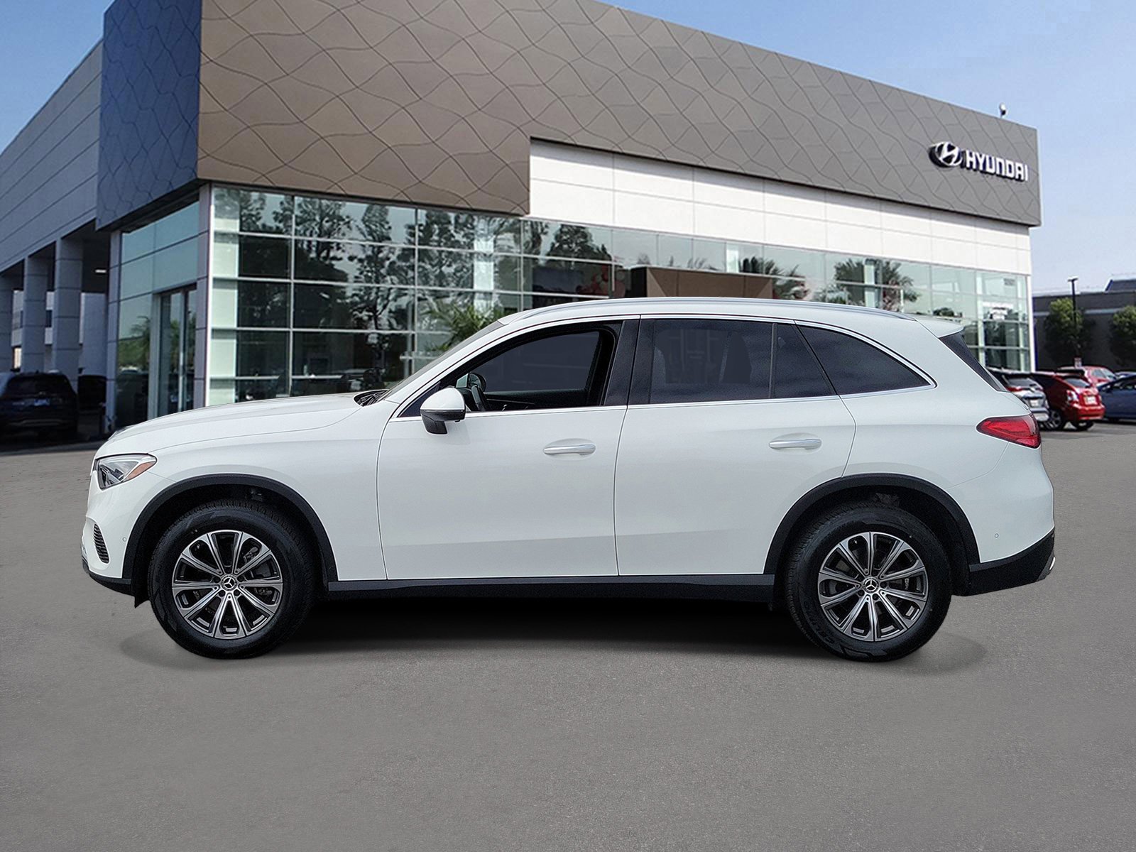 Used 2024 MANUFAKTUR Moonlight White Metallic Mercedes-Benz GLC 300 image 3
