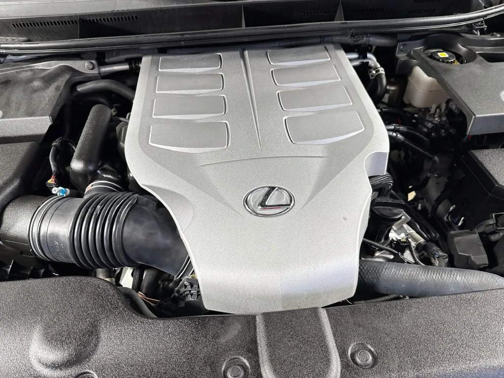 Used 2023 White Lexus 460 image 40