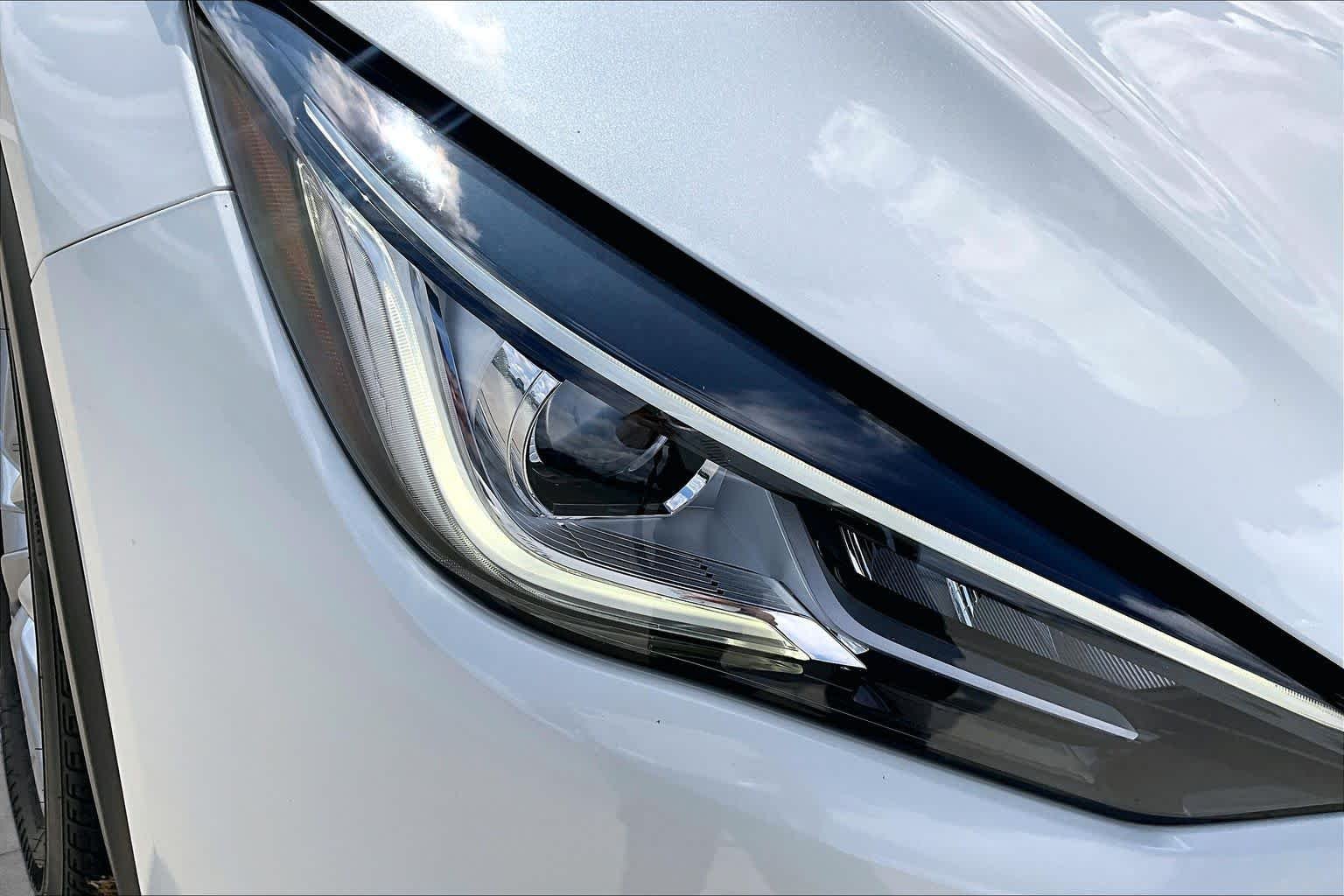 Used 2022 Majestic White INFINITI ESSENTIAL image 24