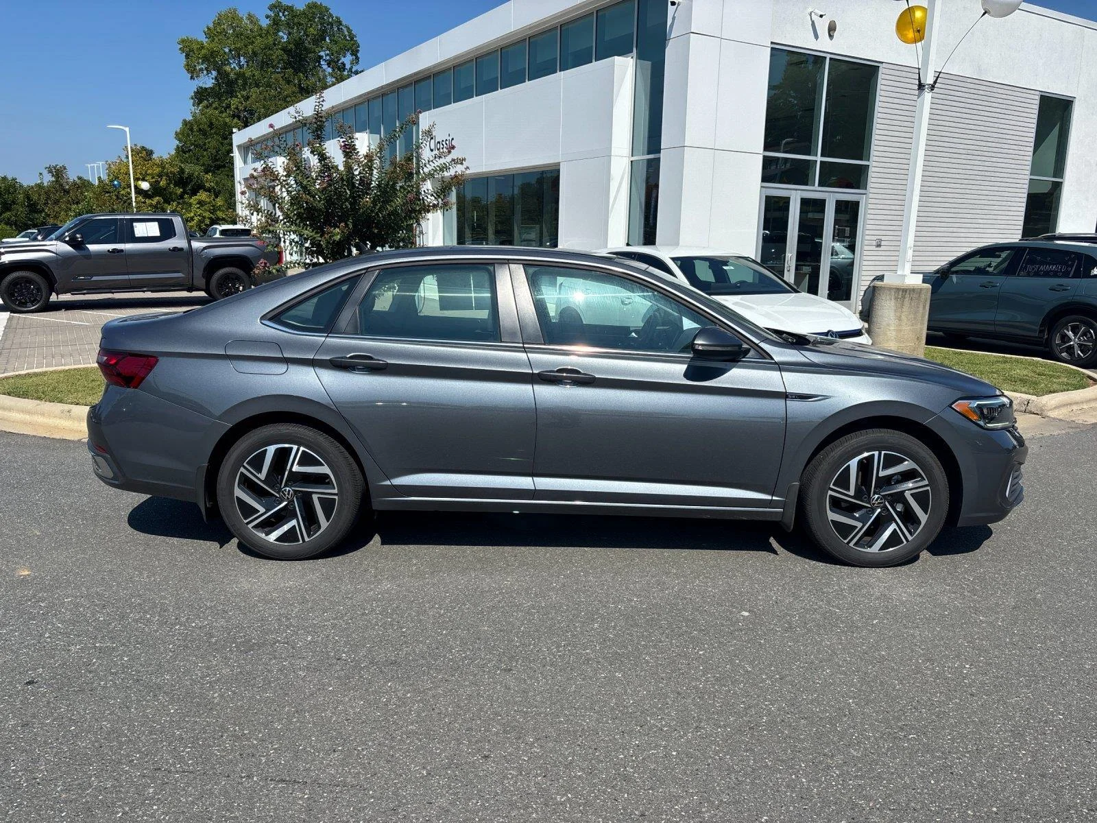 Used 2023 Platinum Gray Metallic Volkswagen SEL image 6