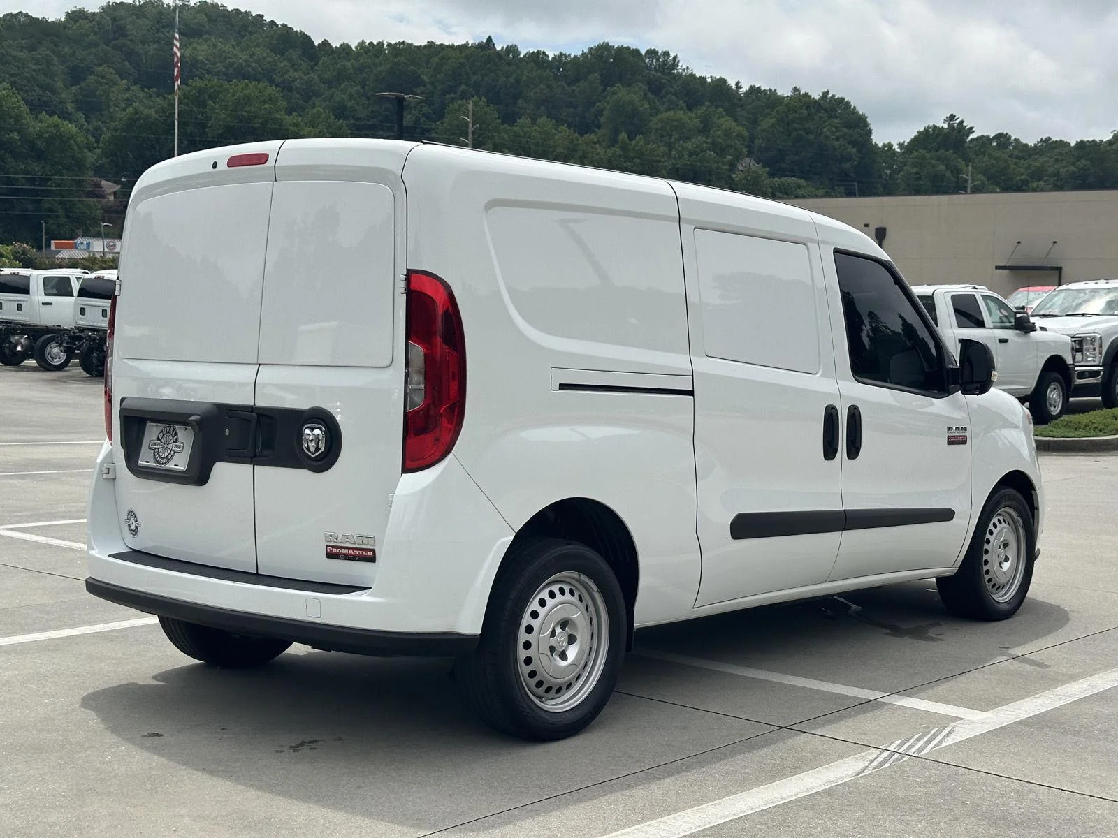 Used 2022 Bright White Ram Tradesman image 7