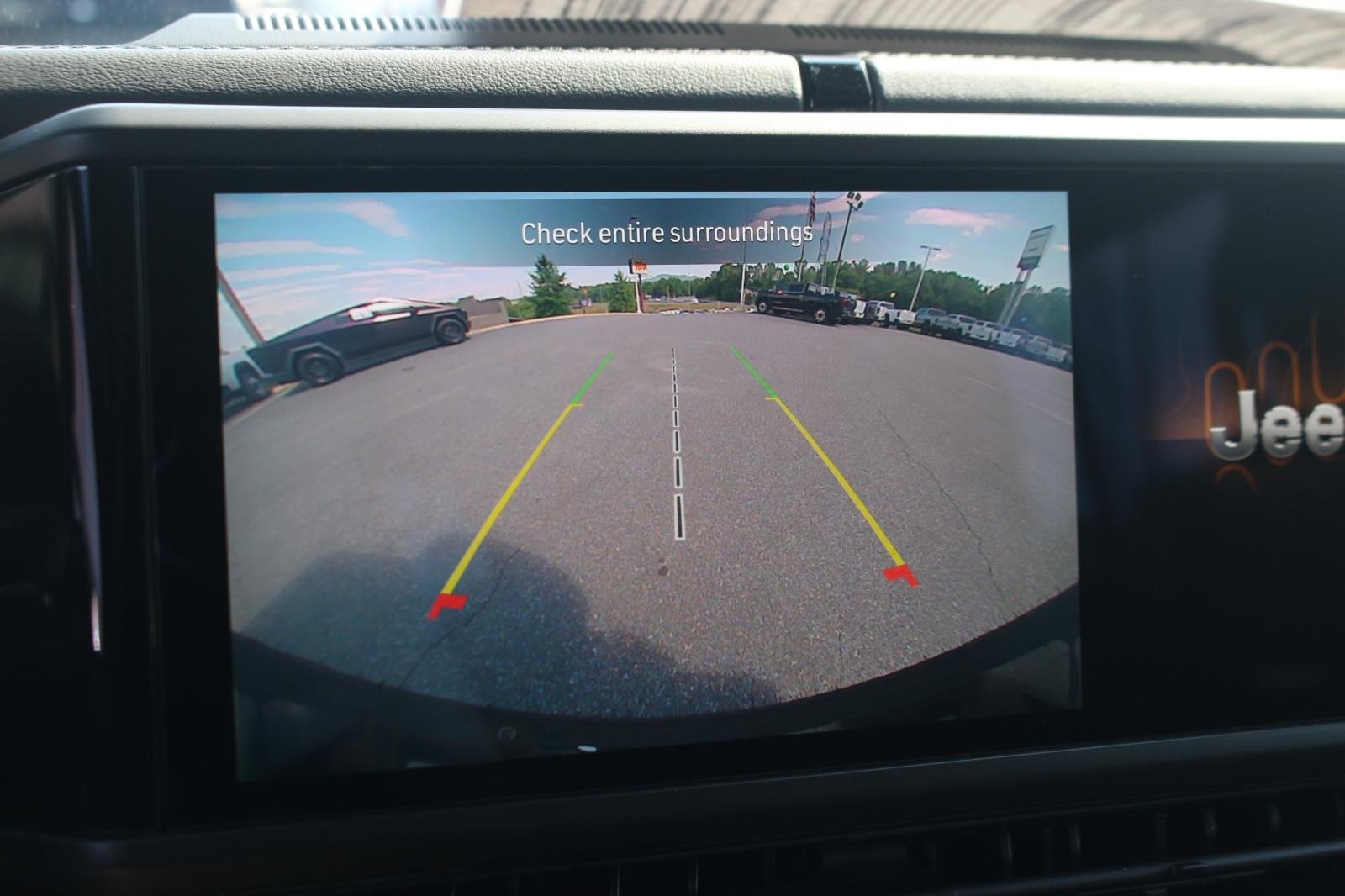 Used 2024  Jeep Sahara image 27