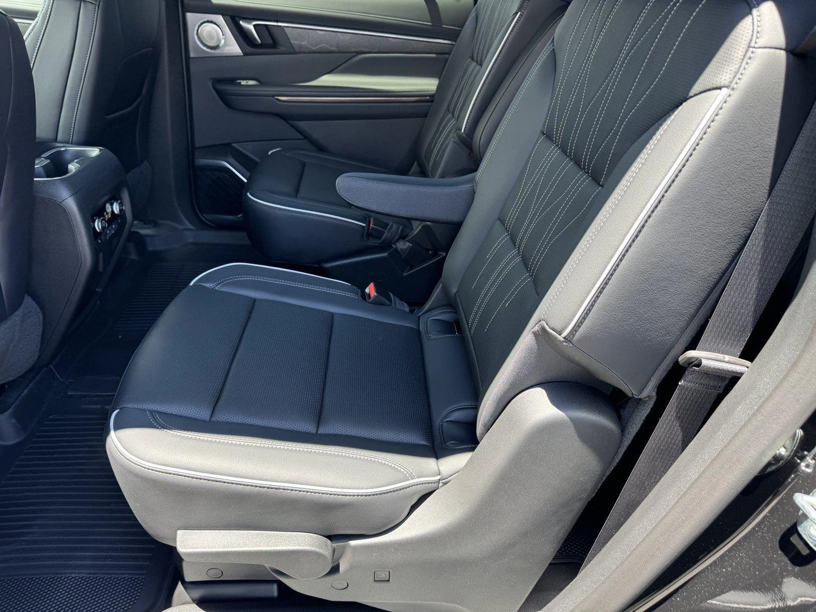 New 2026 Ebony Twilight Metallic Buick Avenir image 14