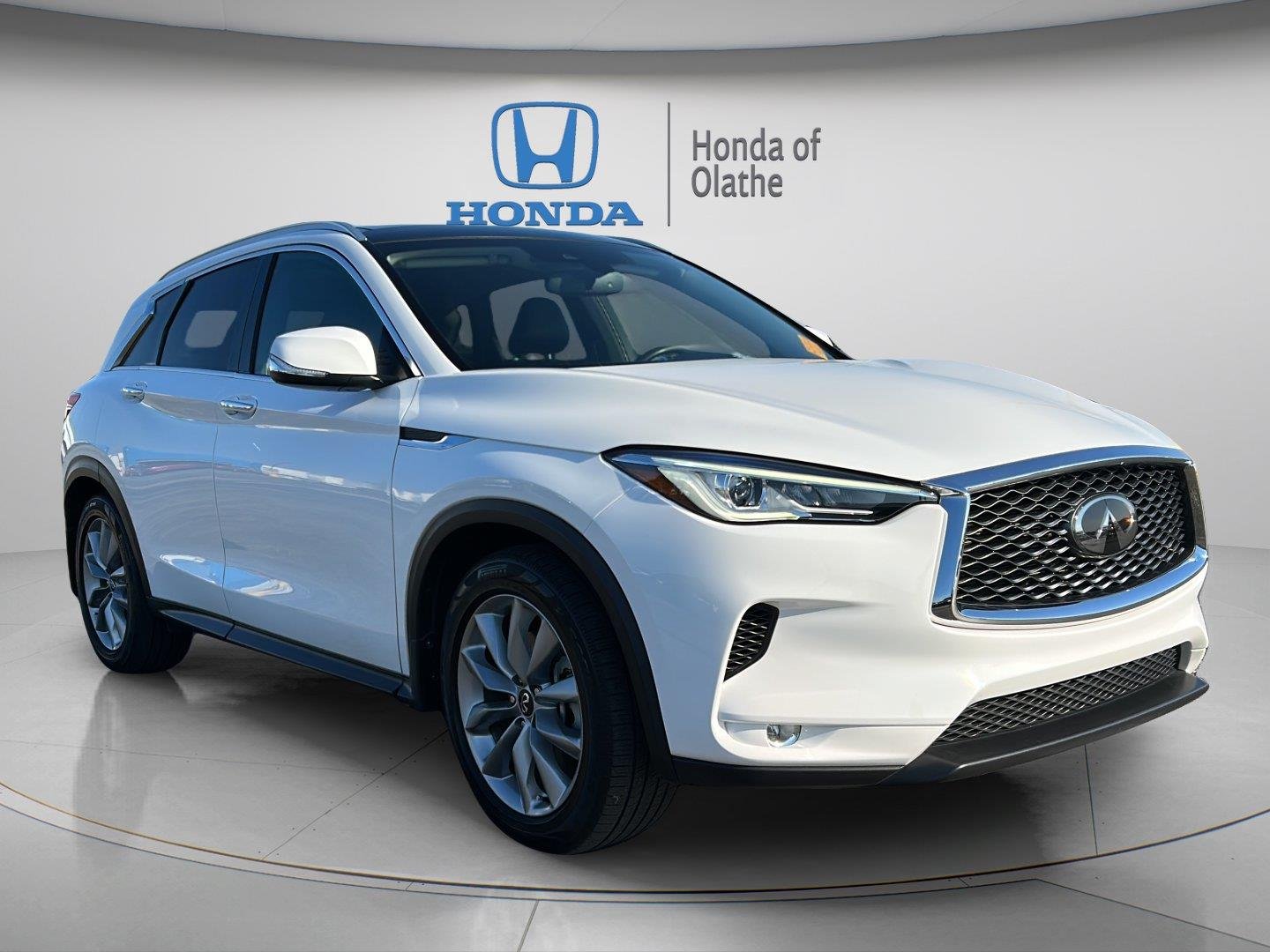 Used 2021  INFINITI LUXE image 1